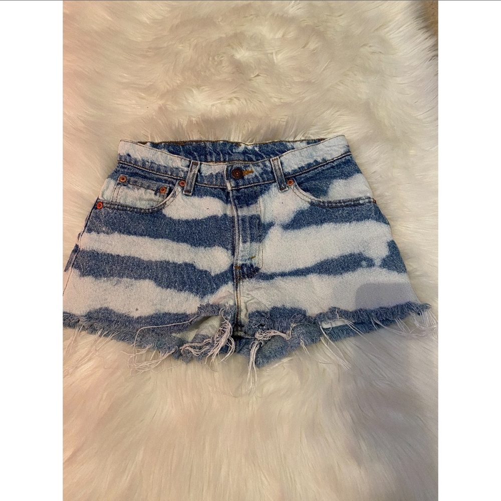 Levis cut off bleached dyed shorts